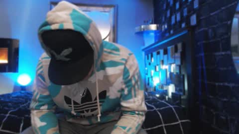 Snapshot of tommy_knuckles chatting on November 2025 07:39:02 PM Tommy online show from November 2025 07:39:02 PM