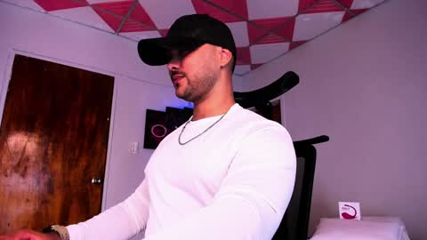 Snapshot of tommy_sccott chatting on December 2024 03:59:01 AM tommy_sccott online show from December 2024 03:59:01 AM