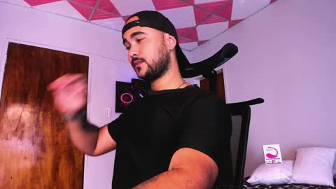 Snapshot of tommy_sccott chatting on December 2024 04:09:01 AM tommy_sccott online show from December 2024 04:09:01 AM