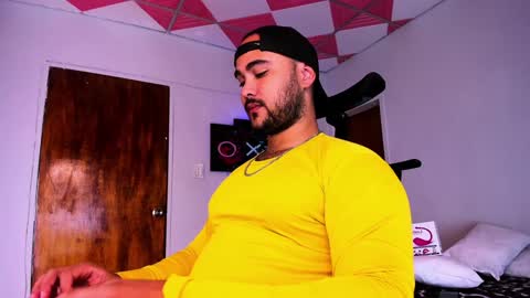 Snapshot of tommy_sccott chatting on December 2024 02:56:02 AM tommy_sccott online show from December 2024 02:56:02 AM