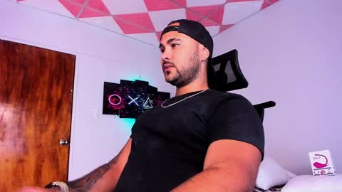 Snapshot of tommy_sccott chatting on January 2025 03:58:01 AM tommy_sccott online show from January 2025 03:58:01 AM