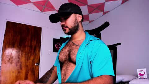 Snapshot of tommy_sccott chatting on January 2025 04:04:02 AM tommy_sccott online show from January 2025 04:04:02 AM