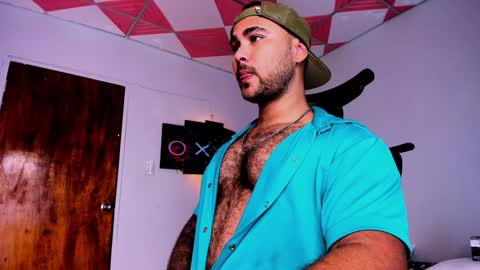 Snapshot of tommy_sccott chatting on January 2025 03:15:02 AM tommy_sccott online show from January 2025 03:15:02 AM