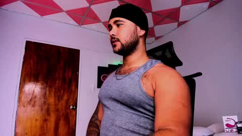 Snapshot of tommy_sccott chatting on February 2025 04:16:02 AM tommy_sccott online show from February 2025 04:16:02 AM