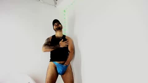 Snapshot of tommy_sccott chatting on September 2025 10:43:02 PM tommy_sccott online show from September 2025 10:43:02 PM