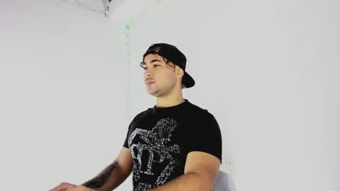 Snapshot of tommy_sccott chatting on September 2025 10:25:02 PM tommy_sccott online show from September 2025 10:25:02 PM