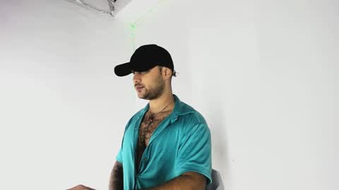 Snapshot of tommy_sccott chatting on September 2025 10:37:02 PM tommy_sccott online show from September 2025 10:37:02 PM