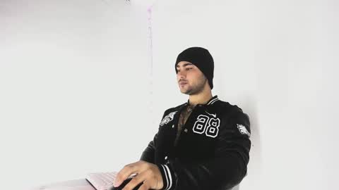 Snapshot of tommy_sccott chatting on September 2025 10:48:02 PM tommy_sccott online show from September 2025 10:48:02 PM