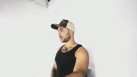 Snapshot of tommy_sccott chatting on October 2025 11:27:01 PM tommy_sccott online show from October 2025 11:27:01 PM