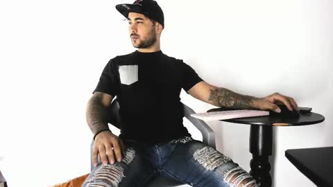 Snapshot of tommy_sccott chatting on October 2025 10:33:02 PM tommy_sccott online show from October 2025 10:33:02 PM