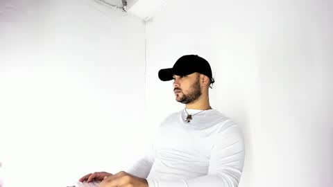 Snapshot of tommy_sccott chatting on October 2025 10:32:02 PM tommy_sccott online show from October 2025 10:32:02 PM