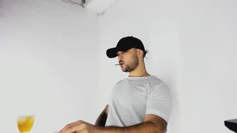 Snapshot of tommy_sccott chatting on October 2025 10:54:02 PM tommy_sccott online show from October 2025 10:54:02 PM