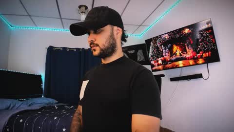 Snapshot of tommy_sccott chatting on December 2025 10:58:01 PM tommy_sccott online show from December 2025 10:58:01 PM