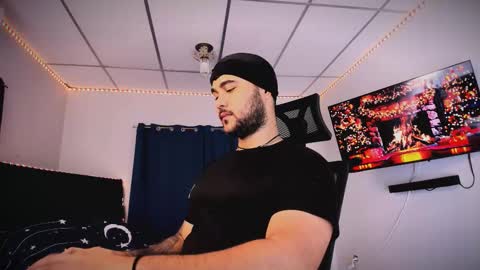 Snapshot of tommy_sccott chatting on December 2025 10:27:02 PM tommy_sccott online show from December 2025 10:27:02 PM