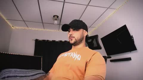 Snapshot of tommy_sccott chatting on February 2026 11:20:01 PM tommy_sccott online show from February 2026 11:20:01 PM