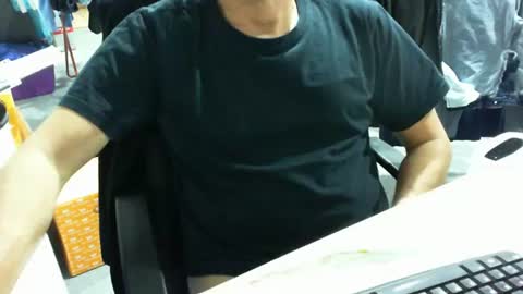 Tom online show from November 2025 06:39:01 PM