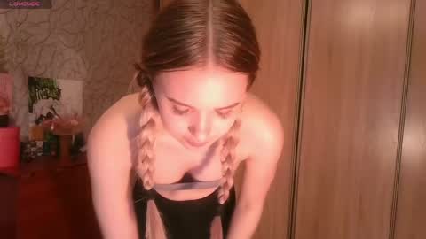 Snapshot of toni_pittmann chatting on May 2026 03:42:01 PM toni_pittmann online show from May 2026 03:42:01 PM