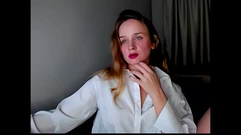 Snapshot of tony_and_alice chatting on December 2025 08:05:01 PM Tony and Alice online show from December 2025 08:05:01 PM