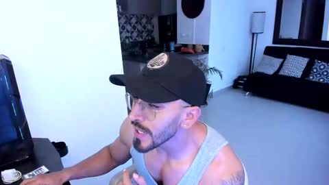 tony muscle1 online show from March 2025 11:05:02 PM