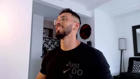 tony muscle1 online show from January 2026 09:28:01 PM