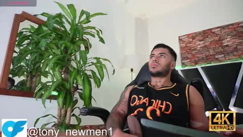 Snapshot of tony_newmen chatting on December 2024 02:02:01 PM tony online show from December 2024 02:02:01 PM
