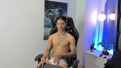 tony_petrov online show from November 2025 01:28:02 PM