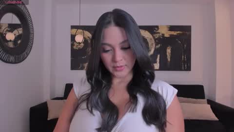 Tori Cross online show from October 2025 01:23:04 PM