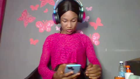 Snapshot of toriebauers chatting on May 2026 03:53:02 PM Aria online show from May 2026 03:53:02 PM