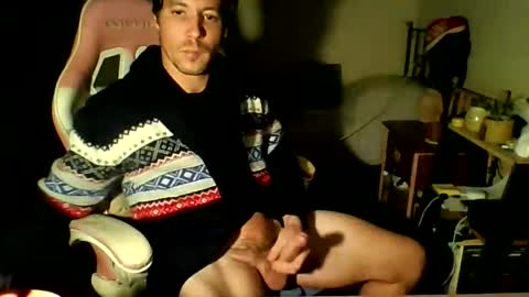 Snapshot of toyboysquirt chatting on May 2026 12:12:01 PM toyboysquirt online show from May 2026 12:12:01 PM