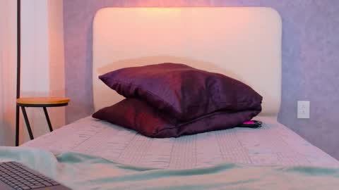 tracielowe_w online show from March 2026 04:19:01 AM