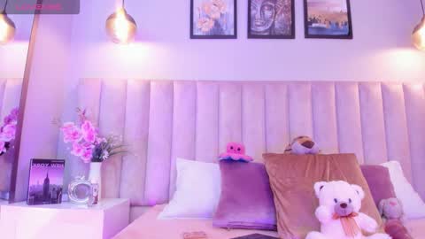 Tracy  online show from February 2026 08:35:02 PM