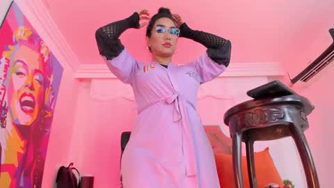 Juliana Giiraldo  online show from September 2025 01:44:02 PM