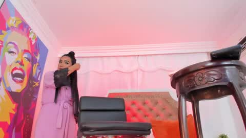 Juliana Giiraldo  online show from September 2025 01:22:01 PM