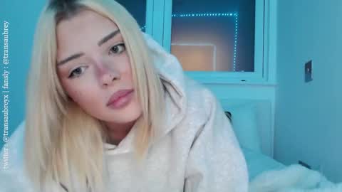 aubrey 3 online show from September 2025 07:36:01 PM