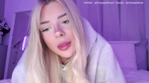 aubrey 3 online show from October 2025 07:45:02 PM