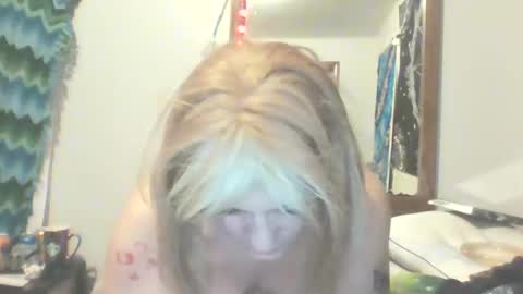 Snapshot of traphouseslutbunny4fun chatting on January 2025 09:44:02 AM traphouseslutbunny4fun online show from January 2025 09:44:02 AM