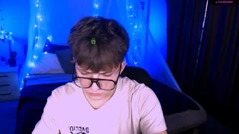 Travis online show from November 2025 07:57:01 PM