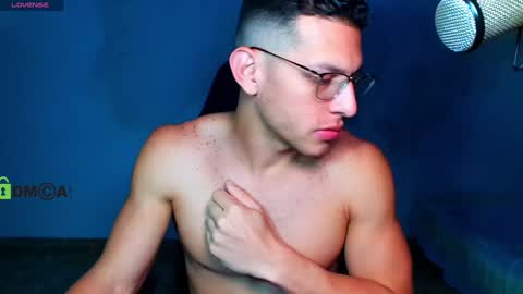 TRAVIS. online show from December 2024 12:04:02 AM