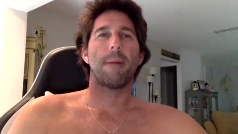 Snapshot of traviskenn chatting on November 2025 07:46:02 PM TravisKenn online show from November 2025 07:46:02 PM