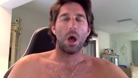 Snapshot of traviskenn chatting on November 2025 07:30:01 PM TravisKenn online show from November 2025 07:30:01 PM