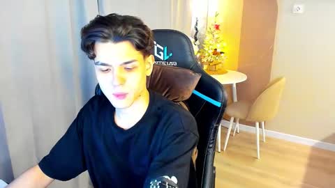 travisrivas online show from December 2025 11:48:02 AM