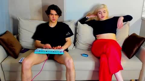 travisrivas online show from April 2026 10:40:01 PM