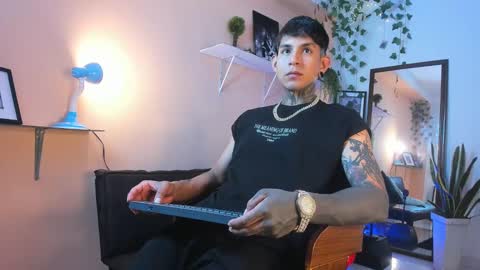 TRAV - INDEPENDENT MODEL online show from January 2025 04:20:01 AM