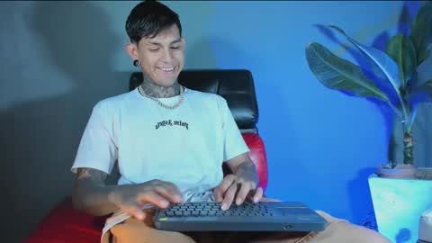 TRAV - INDEPENDENT MODEL online show from February 2025 07:28:02 PM