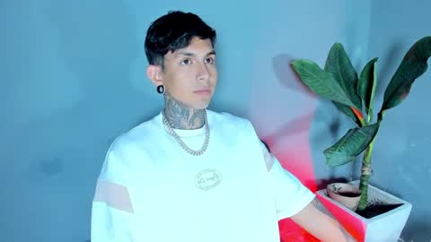 TRAV - INDEPENDENT MODEL online show from March 2025 09:37:01 PM