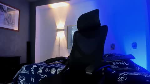 TRAV - INDEPENDENT MODEL online show from November 2025 10:25:02 AM