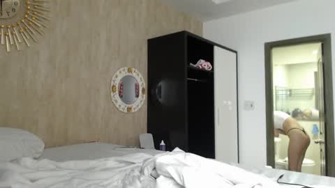 Sarah And Jon online show from December 2024 02:42:02 AM