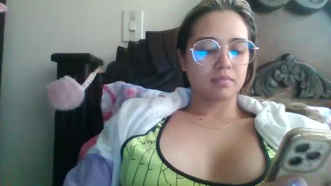 triana_bell online show from December 2024 06:38:02 PM