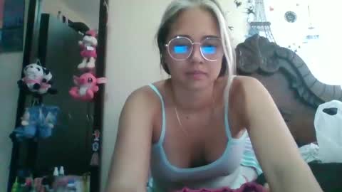 triana_bell online show from December 2024 04:38:01 PM