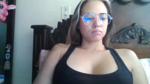 triana_bell online show from January 2025 05:31:01 PM
